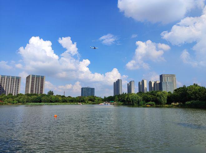 处发布：时代之城改善标杆匠造静奢范本瓦力棋牌游戏百度热搜@时代之城售楼(图3)